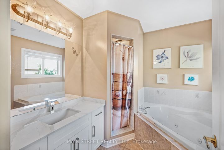 Photo 19 at 110 Tierra Avenue, Vellore Village, Vaughan