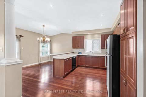 Photo 9 at 110 Tierra Avenue, Vellore Village, Vaughan