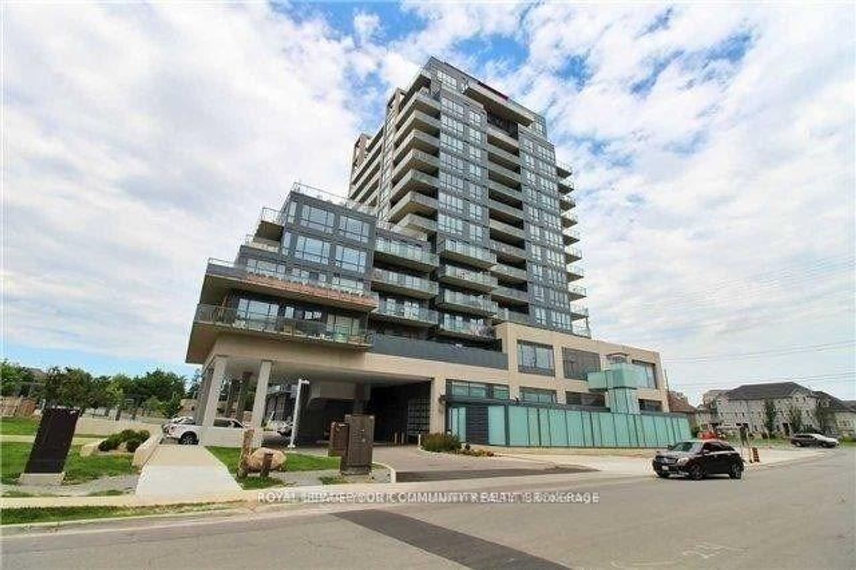 Ph5 - 9088 Yonge Street, South Richvale, Richmond Hill by Loree Meneguzzi Real Estate Ph5 - 9088 Yonge Street, South Richvale, Richmond Hill