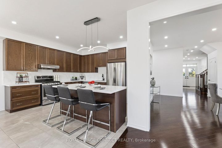 Photo 10 at 153 Windfields Farm Drive, Windfields, Oshawa