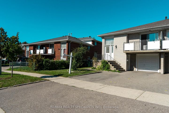 Photo 1 at 3560 Haven Glenn, Applewood, Mississauga