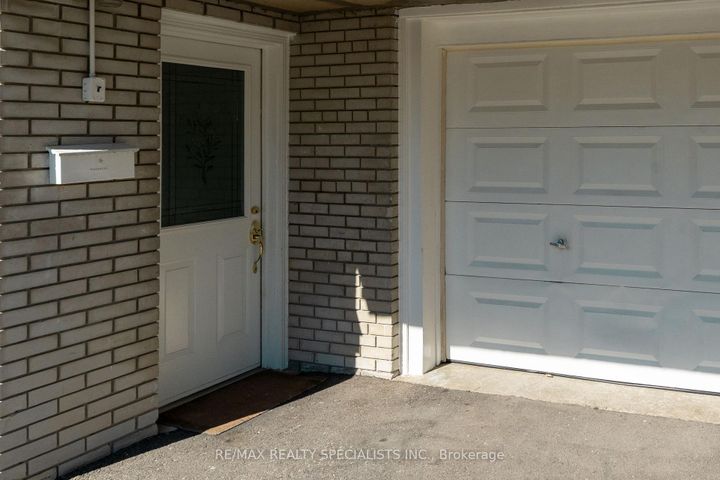 Photo 2 at 3560 Haven Glenn, Applewood, Mississauga