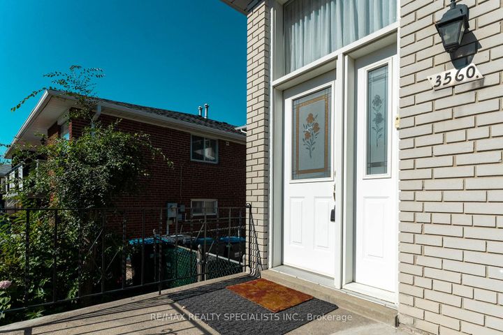 Photo 3 at 3560 Haven Glenn, Applewood, Mississauga