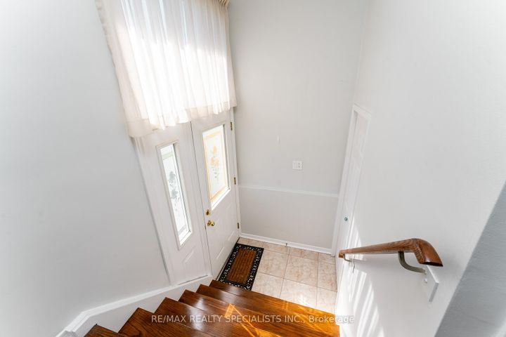Photo 4 at 3560 Haven Glenn, Applewood, Mississauga