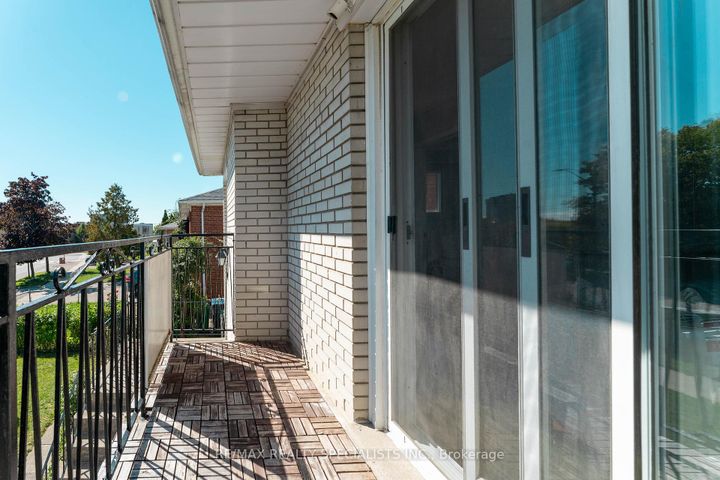 Photo 8 at 3560 Haven Glenn, Applewood, Mississauga