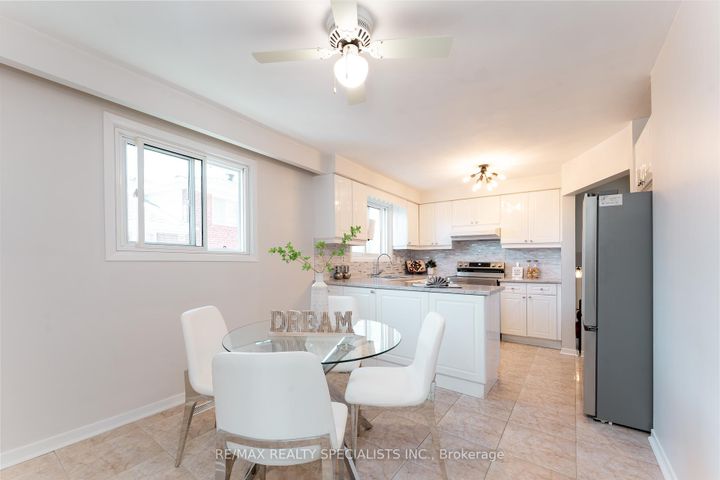 Photo 11 at 3560 Haven Glenn, Applewood, Mississauga