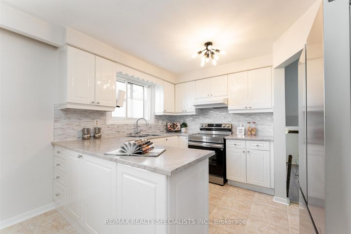Photo 13 at 3560 Haven Glenn, Applewood, Mississauga