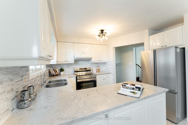 Photo 14 at 3560 Haven Glenn, Applewood, Mississauga