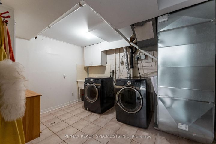 Photo 32 at 3560 Haven Glenn, Applewood, Mississauga