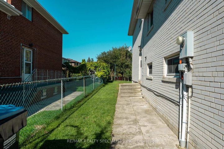 Photo 36 at 3560 Haven Glenn, Applewood, Mississauga