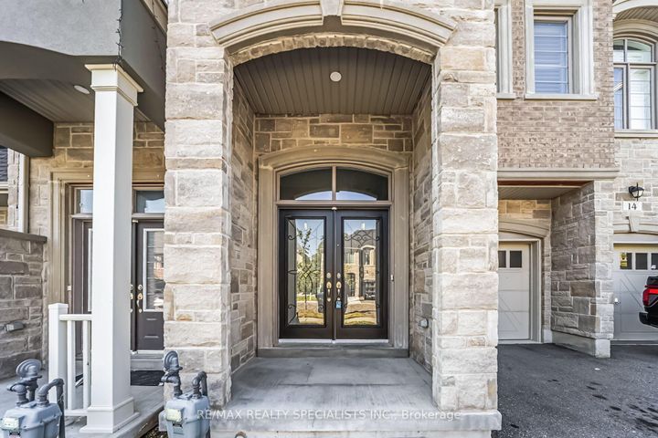 Photo 3 at 16 Dalbeattie Drive, Bram West, Brampton