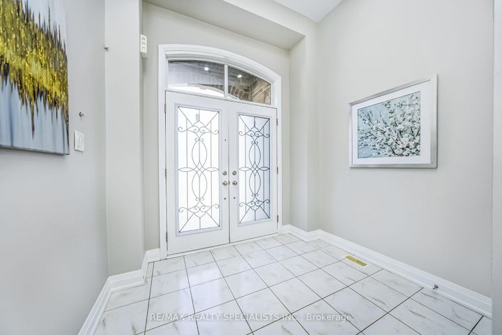 Photo 5 at 16 Dalbeattie Drive, Bram West, Brampton