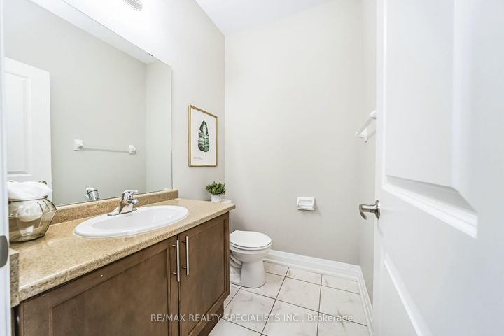 Photo 7 at 16 Dalbeattie Drive, Bram West, Brampton