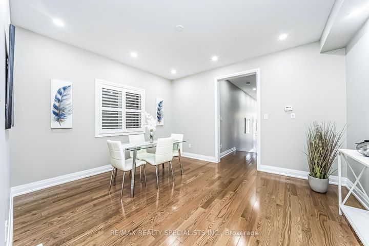 Photo 10 at 16 Dalbeattie Drive, Bram West, Brampton