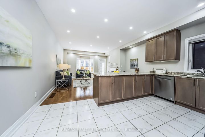 Photo 12 at 16 Dalbeattie Drive, Bram West, Brampton
