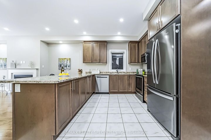 Photo 13 at 16 Dalbeattie Drive, Bram West, Brampton