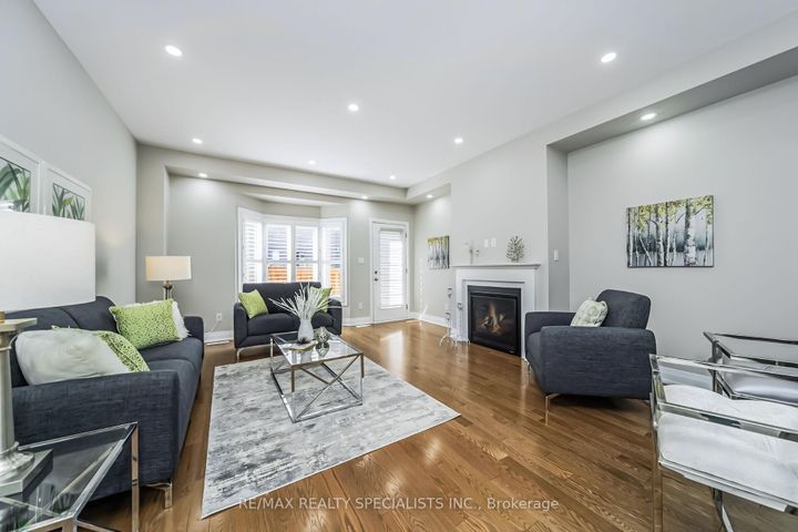 Photo 18 at 16 Dalbeattie Drive, Bram West, Brampton