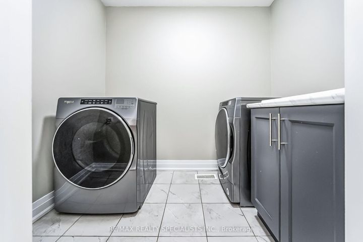 Photo 26 at 16 Dalbeattie Drive, Bram West, Brampton