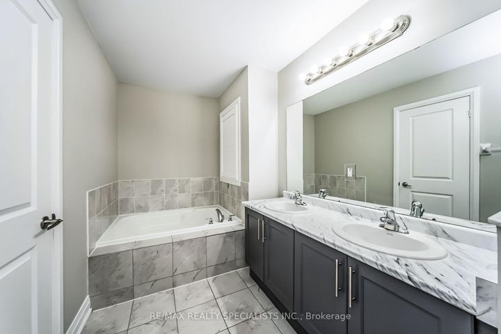 Photo 32 at 16 Dalbeattie Drive, Bram West, Brampton