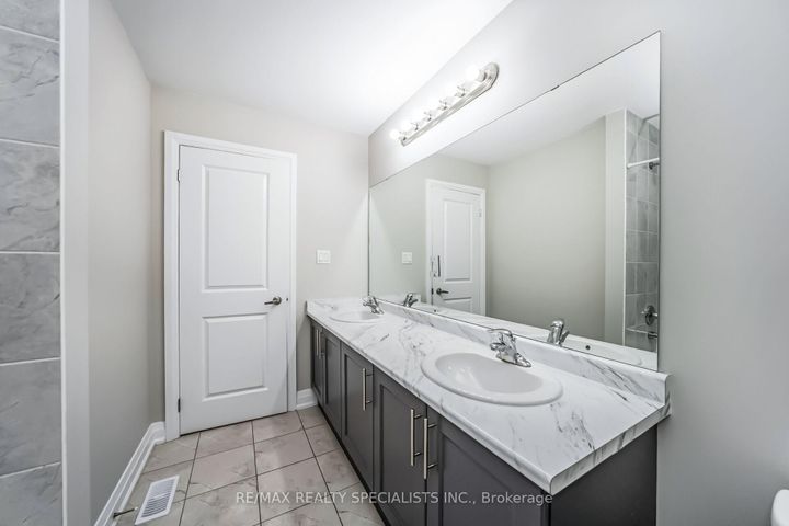 Photo 36 at 16 Dalbeattie Drive, Bram West, Brampton