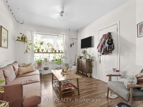 Photo 3 at 260 Shaw Street, Bellwoods, Toronto