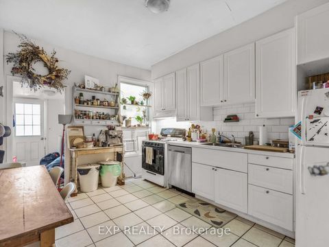 Photo 7 at 260 Shaw Street, Bellwoods, Toronto