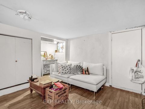 Photo 11 at 260 Shaw Street, Bellwoods, Toronto