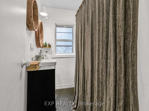 Photo 23 at 260 Shaw Street, Bellwoods, Toronto
