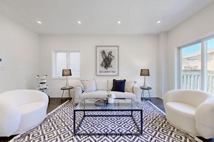 Photo 2 at 28 Golden Oak Avenue, Rouge Woods, Richmond Hill