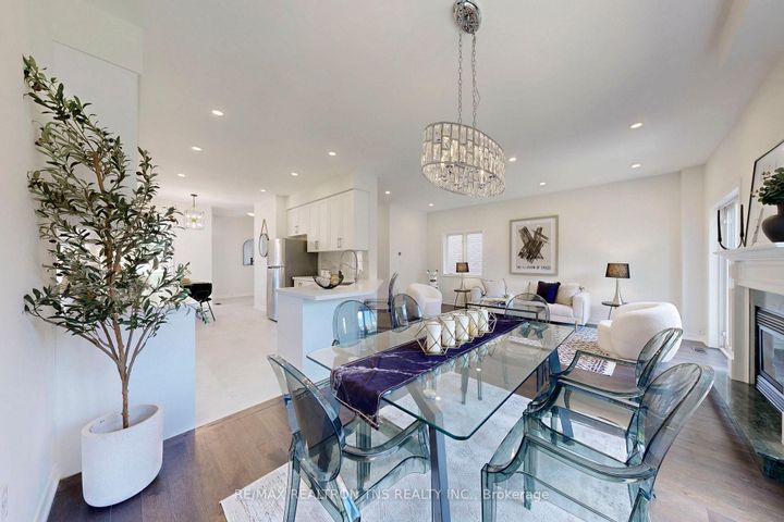 Photo 11 at 28 Golden Oak Avenue, Rouge Woods, Richmond Hill