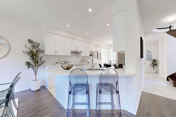 Photo 12 at 28 Golden Oak Avenue, Rouge Woods, Richmond Hill