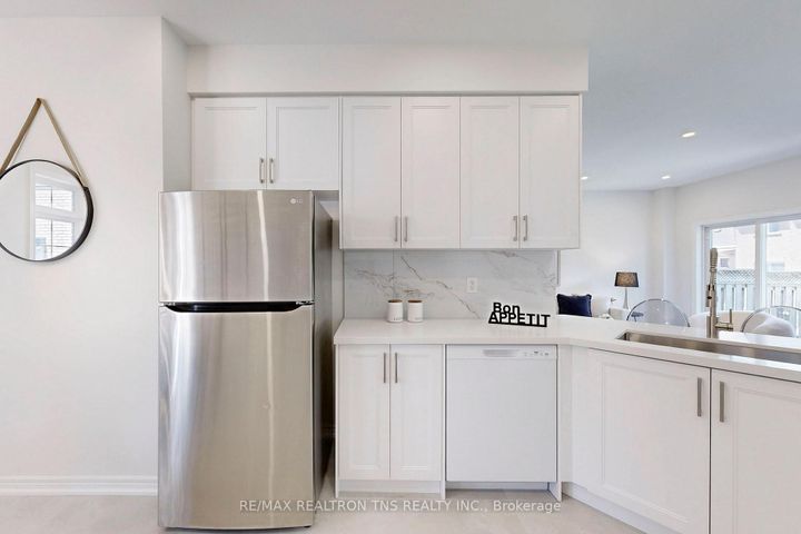 Photo 15 at 28 Golden Oak Avenue, Rouge Woods, Richmond Hill
