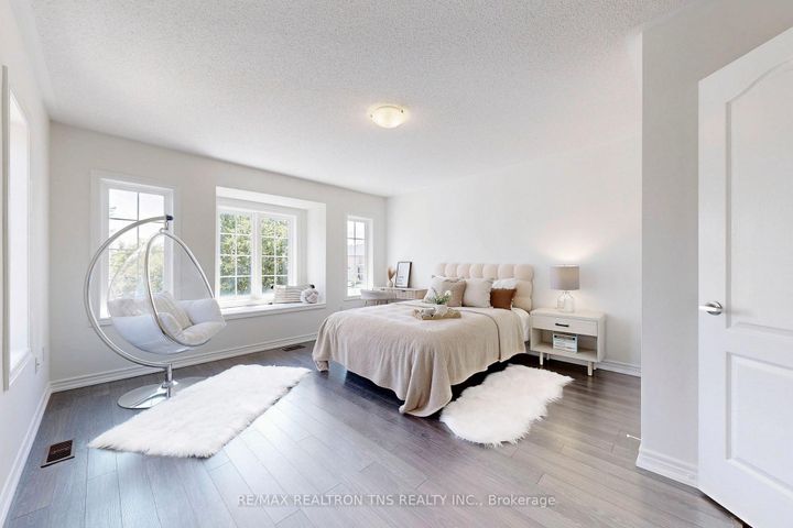 Photo 32 at 28 Golden Oak Avenue, Rouge Woods, Richmond Hill