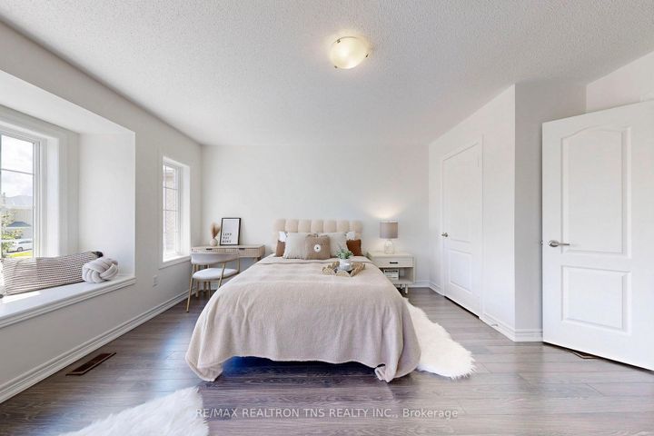 Photo 36 at 28 Golden Oak Avenue, Rouge Woods, Richmond Hill