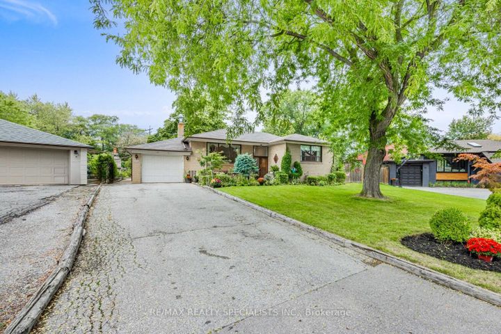 Photo 1 at 8 Charnwood Road, Don Mills, Toronto