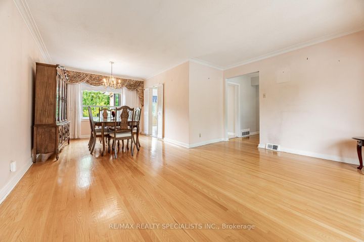 Photo 4 at 8 Charnwood Road, Don Mills, Toronto