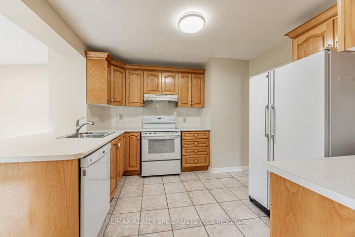 Photo 8 at 8 Charnwood Road, Don Mills, Toronto