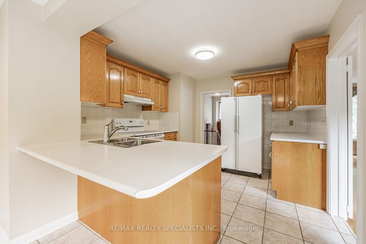 Photo 10 at 8 Charnwood Road, Don Mills, Toronto