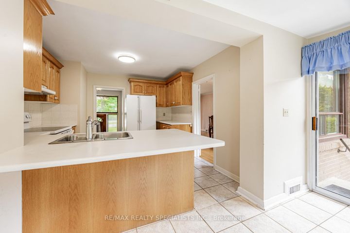 Photo 11 at 8 Charnwood Road, Don Mills, Toronto