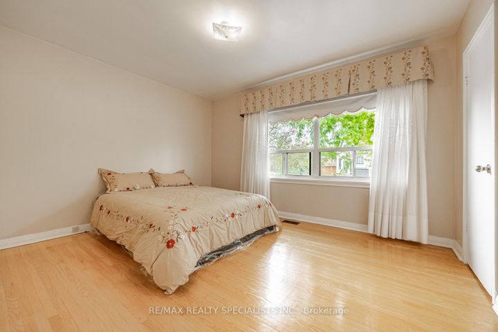 Photo 14 at 8 Charnwood Road, Don Mills, Toronto