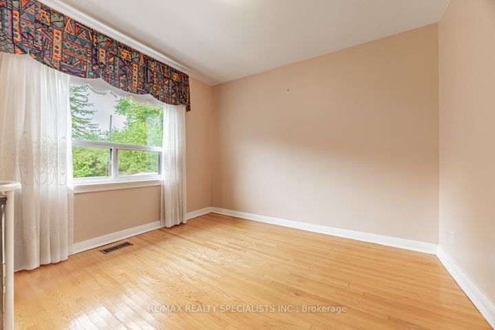 Photo 16 at 8 Charnwood Road, Don Mills, Toronto