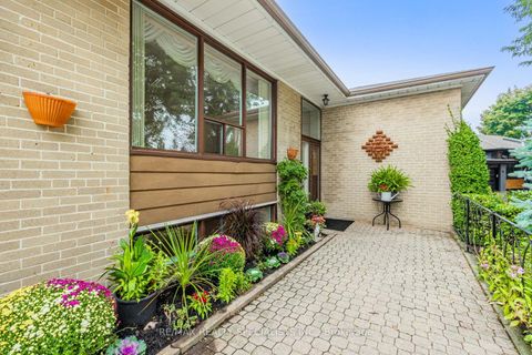 Photo 2 at 8 Charnwood Road, Don Mills, Toronto