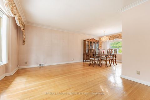 Photo 5 at 8 Charnwood Road, Don Mills, Toronto