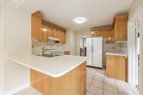 Photo 10 at 8 Charnwood Road, Don Mills, Toronto