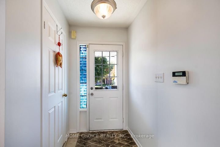 Photo 2 at 674 Brasswinds Trail, Pinecrest, Oshawa