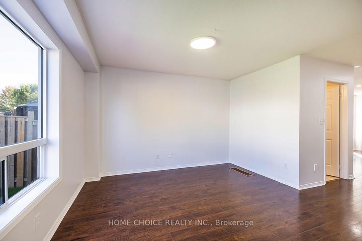 Photo 4 at 674 Brasswinds Trail, Pinecrest, Oshawa