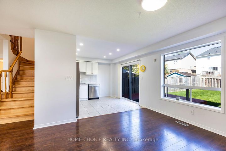 Photo 5 at 674 Brasswinds Trail, Pinecrest, Oshawa