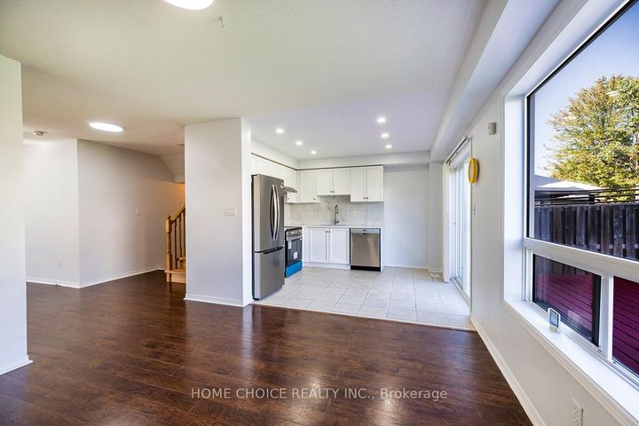 Photo 7 at 674 Brasswinds Trail, Pinecrest, Oshawa
