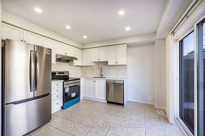 Photo 8 at 674 Brasswinds Trail, Pinecrest, Oshawa