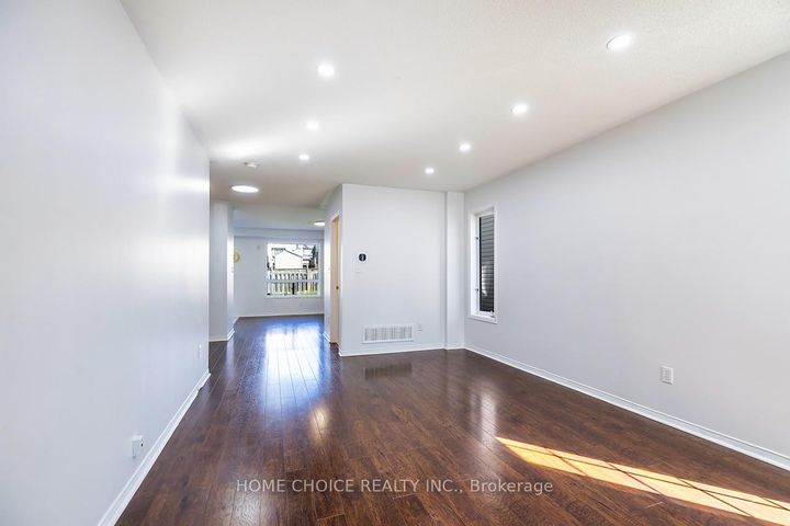 Photo 10 at 674 Brasswinds Trail, Pinecrest, Oshawa